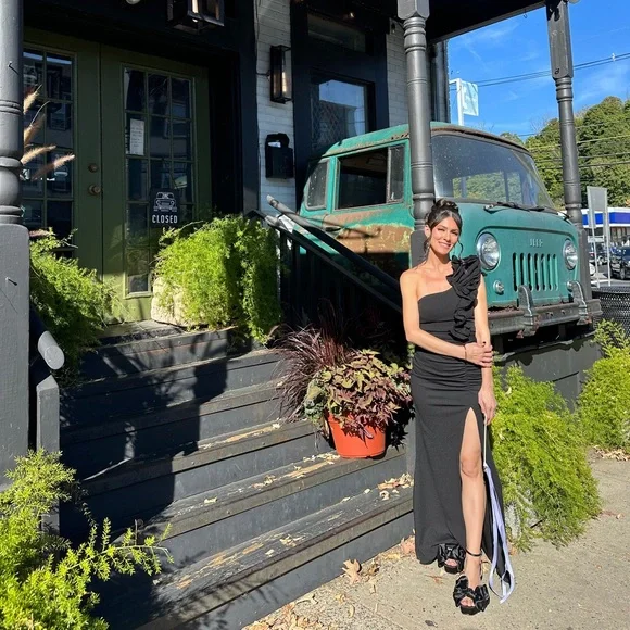 Juniors' Ruffled One-Shoulder Gown XXS - Picture 5 of 5